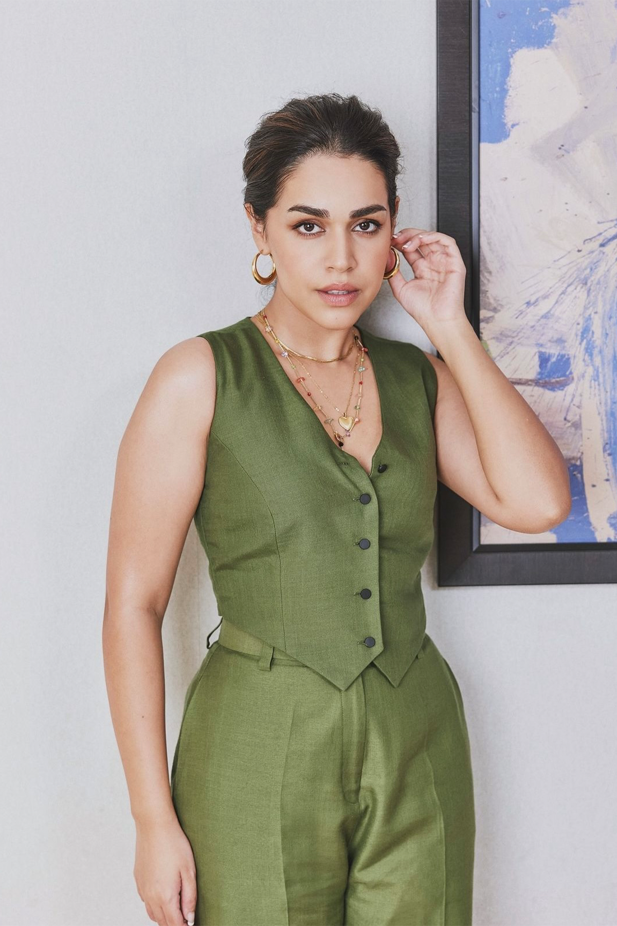 Naila Grewal in Evelyn Set