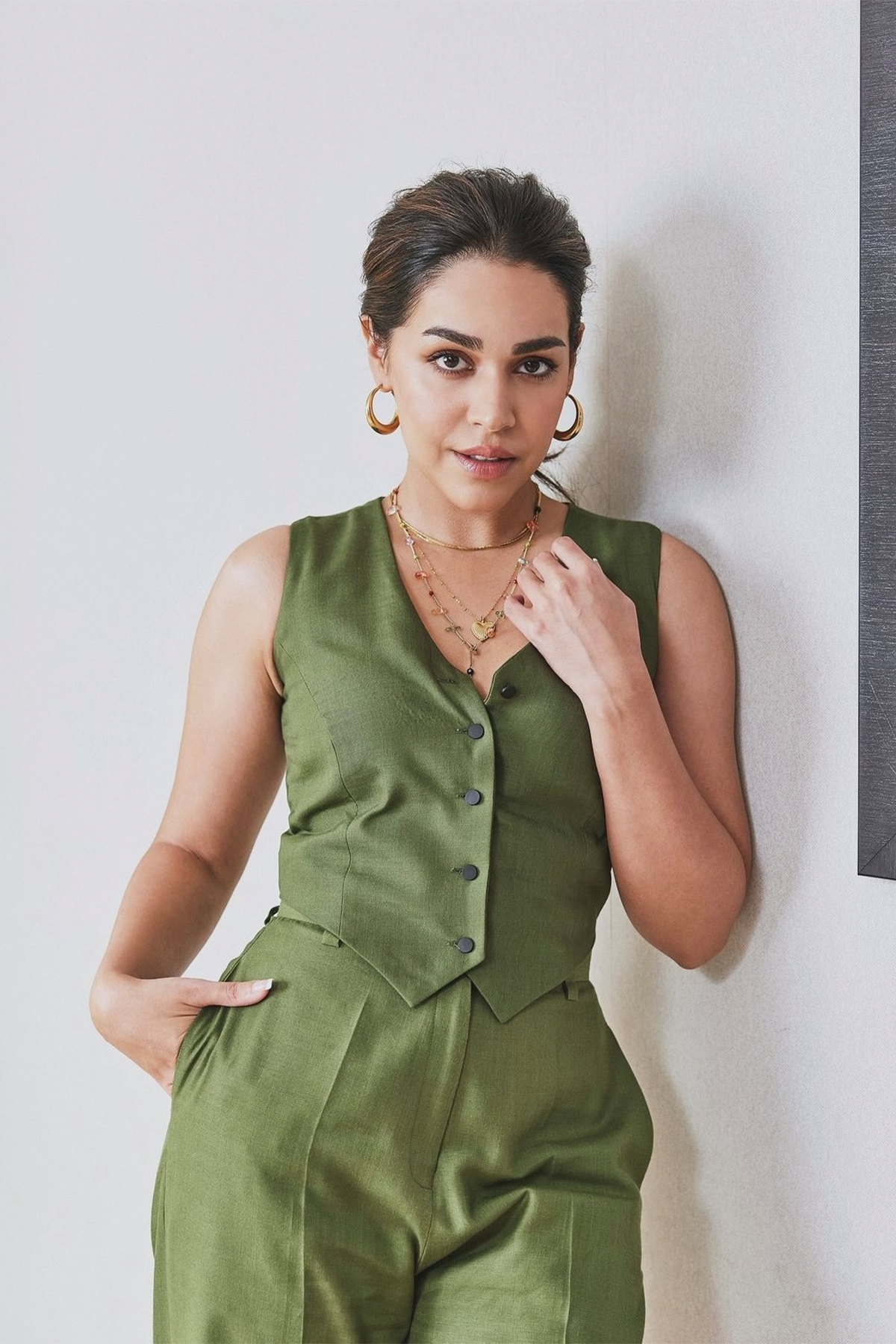 Naila Grewal in Evelyn Set