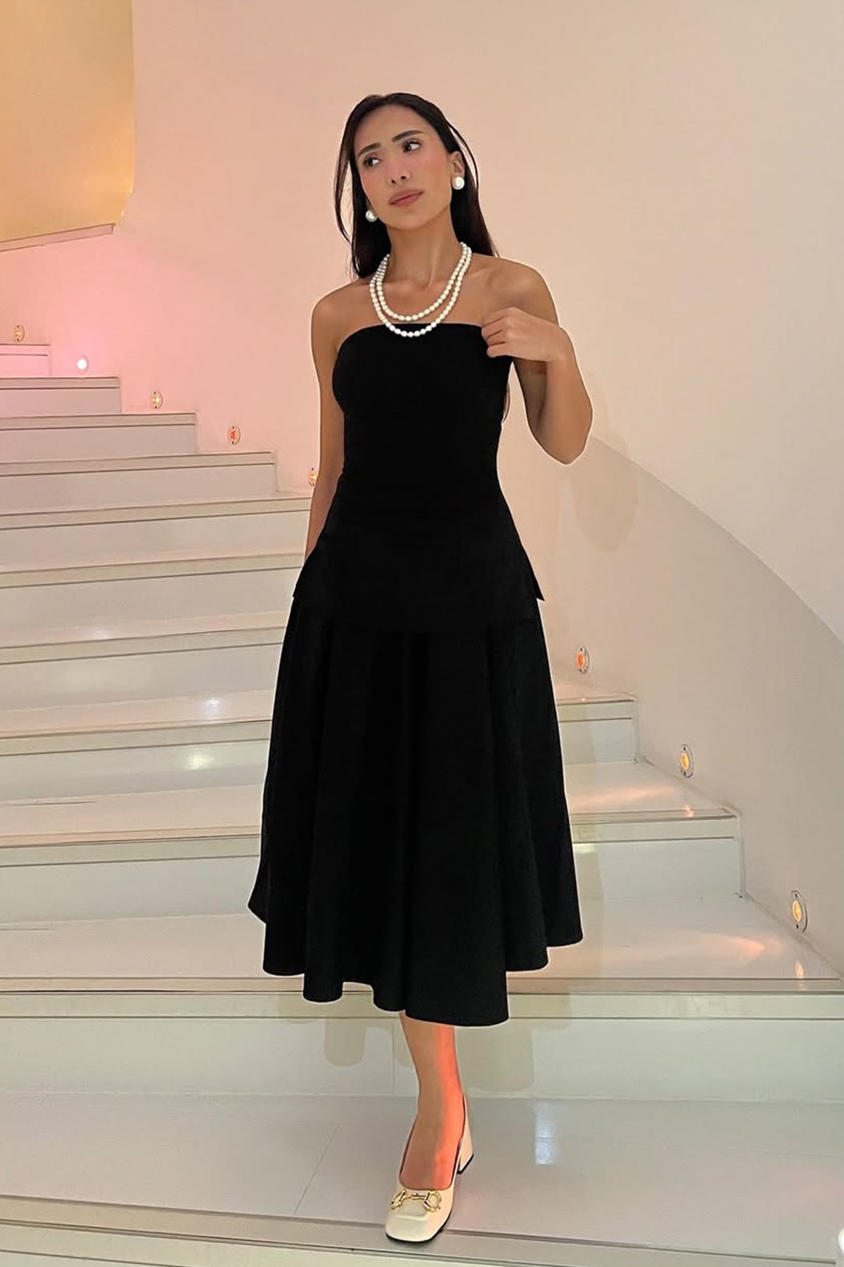 Daleeda Soomar in Deep Currents Set